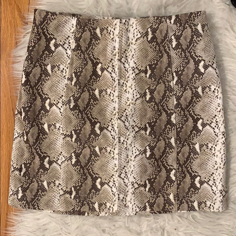 Snakeskin vinyl beige skirt NWT S